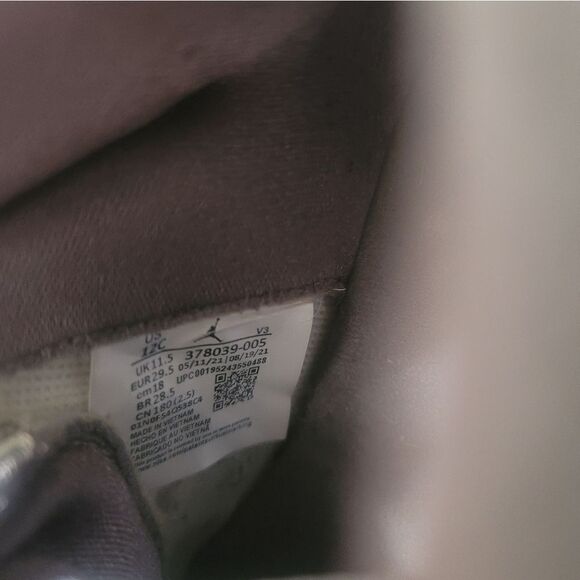 Jordan 11 Cool Gray Boys Size 12C - Picture 11 of 11